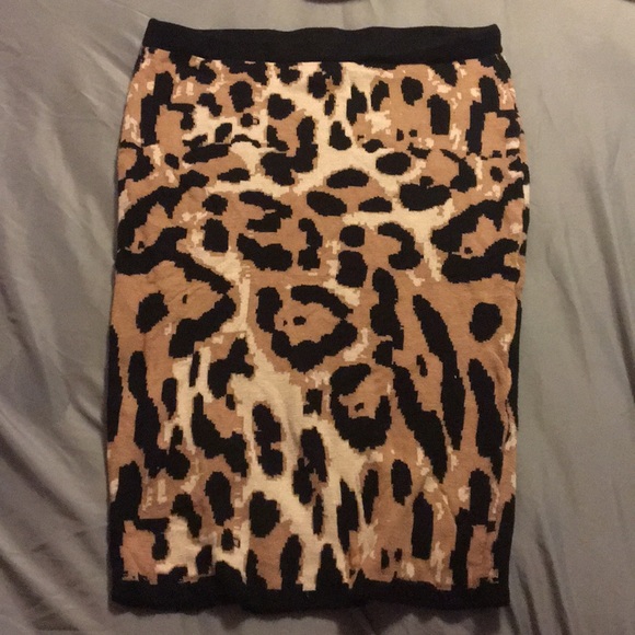 High waste fitted cheetah print skirt. - Picture 2 of 2